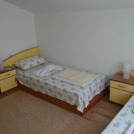 Yanis ゲストハウス 3*