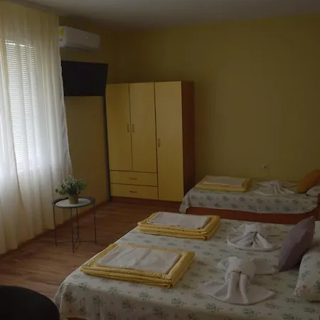 Yanis Guest house 3*