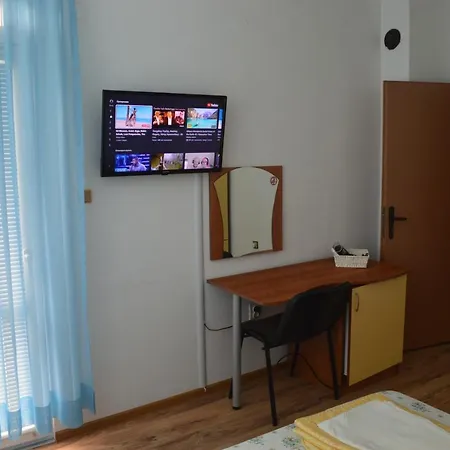 Yanis Pensjonat 3*