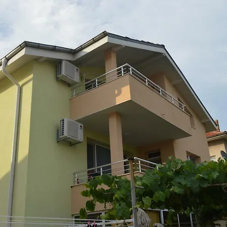 Casa de hóspedes Yanis *