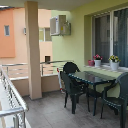 Yanis Pensjonat 3*