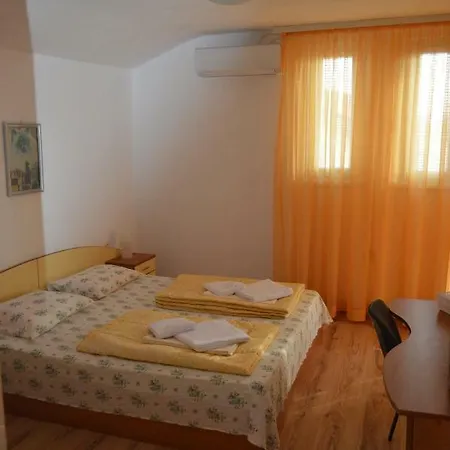 Yanis Guest house