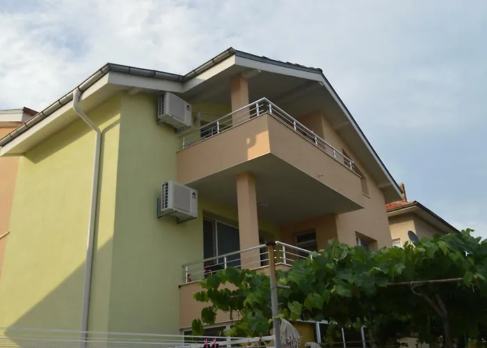 게스트하우스 Yanis 3*