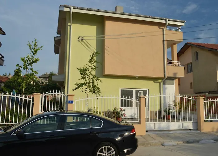 Yanis 게스트하우스 3*